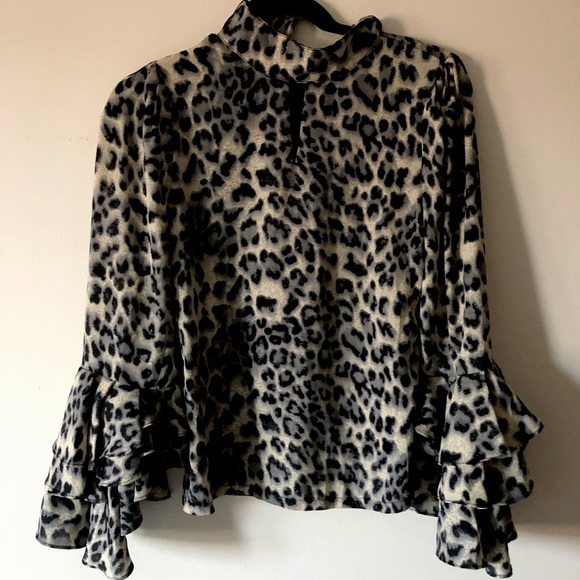 GRACIA puff frill sleeve cheetah blouse. - Picture 1 of 8